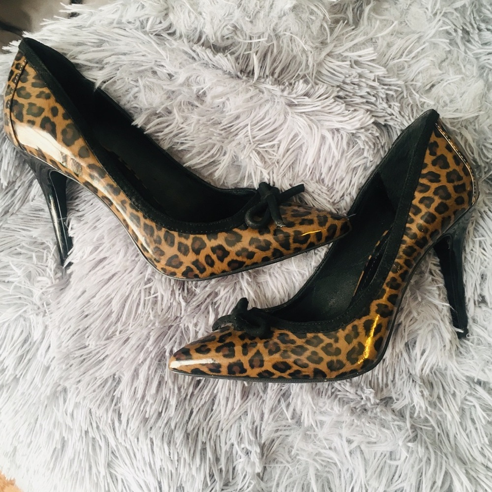 Victor Alfaro Cheetah with bow high heels